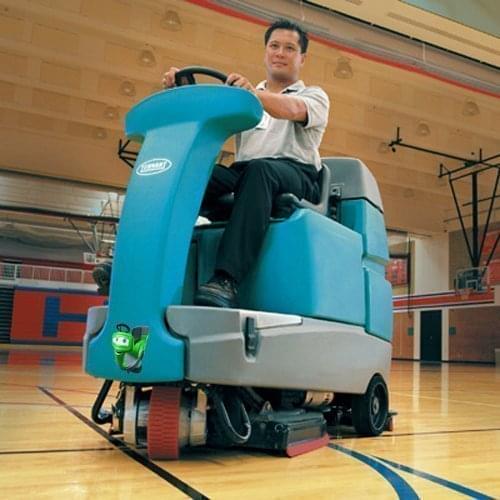 Tennant T7 Battery Ride-On Scrubber Dryer Sports Floor Cleaning Machine Tennant T7 Battery Ride-On Scrubber Dryer Sports Floor Cleaning Machine