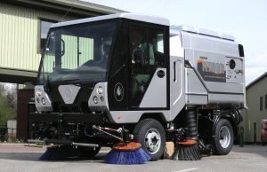 Street and road sweeper